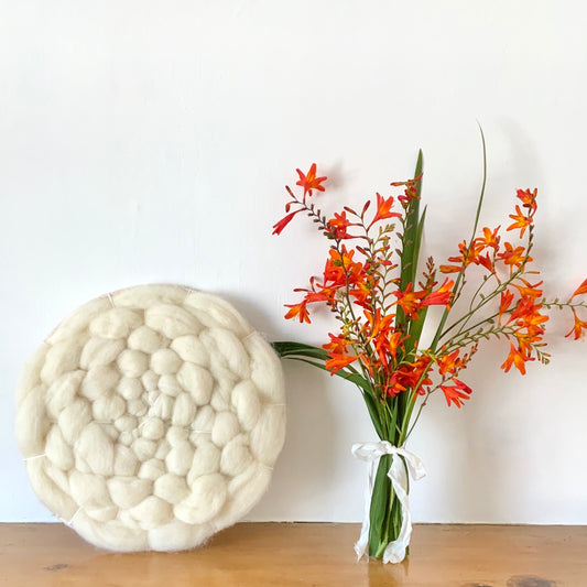 Fluffy circular cloud weaving