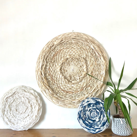 Blue and white circular silk weaving