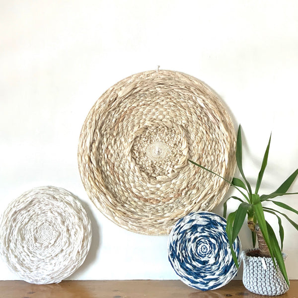 Blue and white circular silk weaving